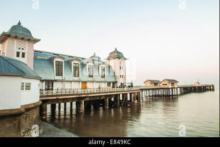 Aperto originariamente nel 1895, Penarth Pier, vince di Pier dell'anno per il 2014. PHILLIP ROBERTS Foto Stock