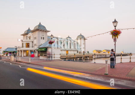 Aperto originariamente nel 1895, Penarth Pier, vince di Pier dell'anno per il 2014. PHILLIP ROBERTS Foto Stock