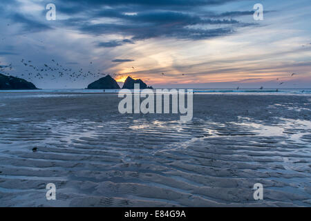 Regno Unito, North Cornwall. Il 16 settembre 2014. Tramonto a Holywell Bay. Foto Stock
