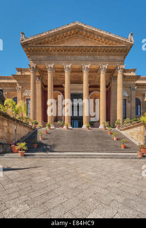 Il Teatro Massimo di Palermo è in Italia il più grande e la terza più grande d'Europa opera house, Sicilia, Italia, Europa Foto Stock