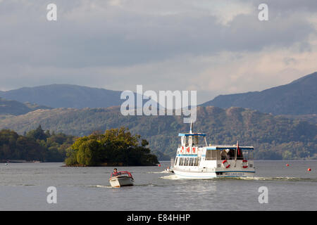 Lago di Windermere Cumbria Regno Unito 30 Settembre 2014 asciugare il buon tempo continua ad attrarre turisti : credito: Gordon Shoosmith/Alamy Live News Foto Stock