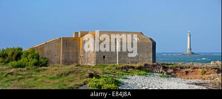 La speciale struttura (SK) searchlight bunker e faro di Cap de la Hague, Cotentin penisola, Bassa Normandia, Francia Foto Stock