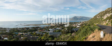Vista panoramica su Kommetjie e l'Oceano Atlantico, Cape Town, Western Cape, Sud Africa Foto Stock