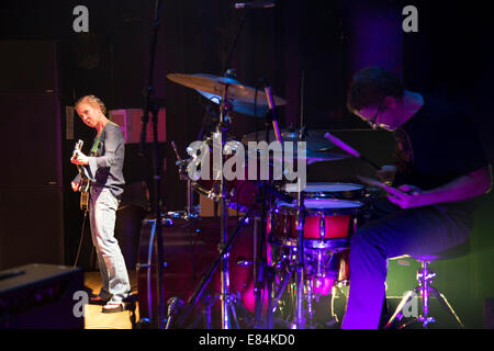 Gettando Muse suonare dal vivo presso il quartiere di Islington Assembly Hall di Londra, Regno Unito. Gettando muse sono una band alternative rock fondata ho Foto Stock