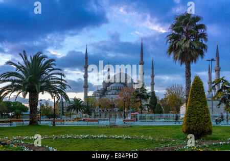 Sultan Ahmed moschea si trova nella città di Istambul. Fu costruita durante il ruel di Ahmed I. È populary noto come il Blu Foto Stock