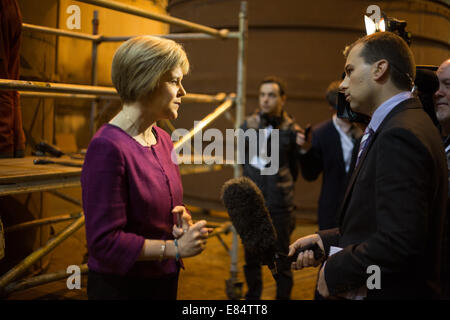 Nicola lo storione sull indipendenza scozzese referendum Campaign Trail a Steel Engineering, Glasgow, Scozia. Foto Stock