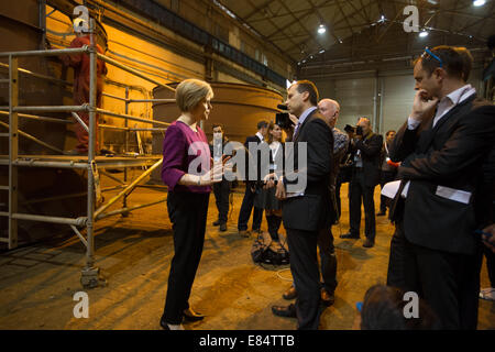 Nicola lo storione sull indipendenza scozzese referendum Campaign Trail a Steel Engineering, Glasgow, Scozia. Foto Stock