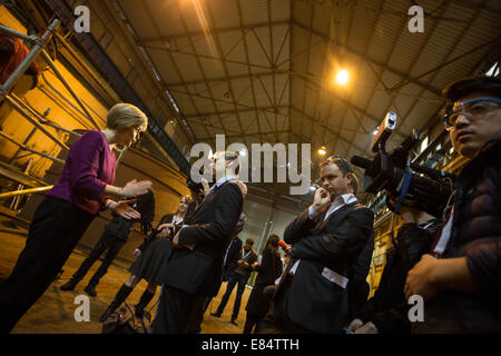 Nicola lo storione sull indipendenza scozzese referendum Campaign Trail a Steel Engineering, Glasgow, Scozia. Foto Stock