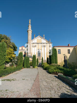 Cattedrale dei Santi Pietro e Paolo in Kamyanets-Podilsky (16-18 sec.). Ex minareto con la Vergine Maria in crescent Foto Stock