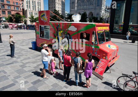 Mobile fornitore di cibo nella vecchia Montreal, provincia del Québec in Canada. Foto Stock