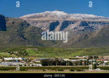 La città di Citrusdal ai piedi delle montagne Cederberg in Sud Africa la provincia del Capo occidentale. Foto Stock