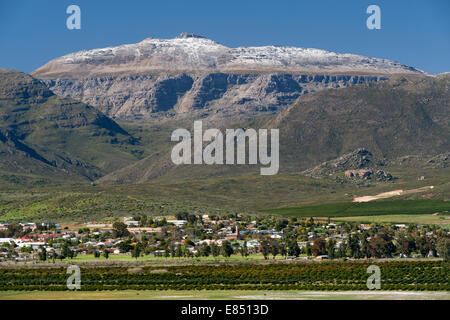 La città di Citrusdal ai piedi delle montagne Cederberg in Sud Africa la provincia del Capo occidentale. Foto Stock