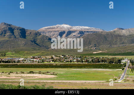 La città di Citrusdal ai piedi delle montagne Cederberg in Sud Africa la provincia del Capo occidentale. Foto Stock