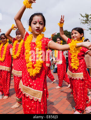 Musica classica indiana Odissi performance di danza da ragazze alla manifestazione culturale - USA Foto Stock