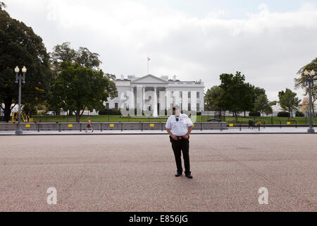 Servizio segreto USA funzionario di polizia a guardia del nord motivi della Casa Bianca - Washington DC, Stati Uniti d'America Foto Stock