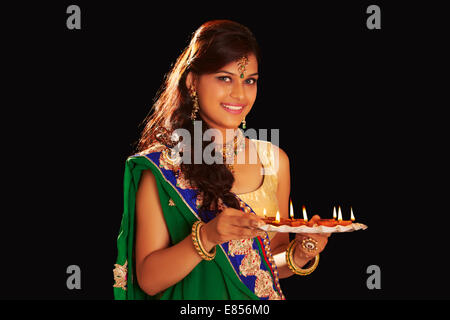 Indian ladies Diwali Festival diya thali Foto Stock