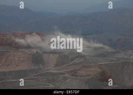 Le miniere di carbone di esplosione controllata scavate sulla cima, Appalachia, Saggio County, Virginia, Stati Uniti d'America Foto Stock