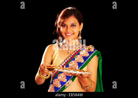 Indian ladies Diwali Festival diya thali Foto Stock