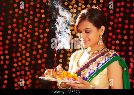 Indian ladies Diwali Festival pooja thali Foto Stock