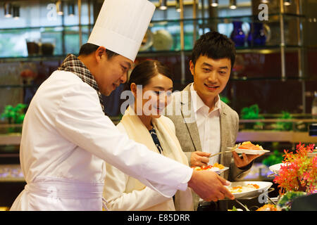 Chef con il cliente Foto Stock