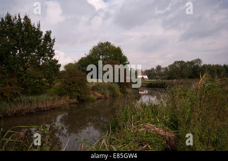 Il Royal Military attraversamento del canale di Romney Marsh vicino a Appledore In Kent England Regno Unito Foto Stock