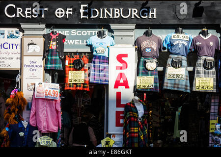 Crest of Edinburgh negozio di souvenir sul Royal Mile di Edimburgo Città Vecchia Foto Stock