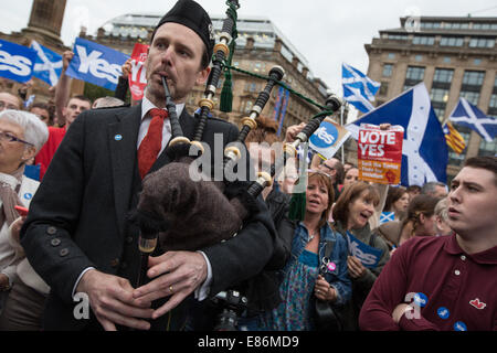 Indipendenza Pro-Scottish sì sostenitori in George Square nella settimana della Scottish referendum di indipendenza, Glasgow, Scotla Foto Stock