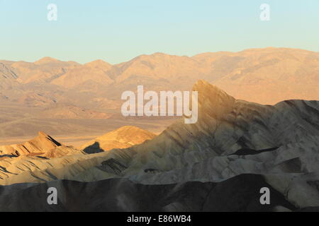 Manly beacon all'alba da Zabriskie Point - California - USA Parco Nazionale della Valle della Morte Foto Stock