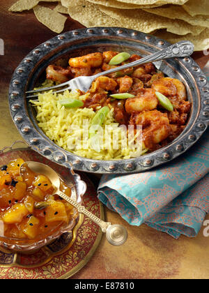 Il curry di gamberi con chutney di mango Foto Stock