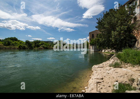 Il fiume Ebro in tutta Miravet, Catalogna, Spagna Foto Stock