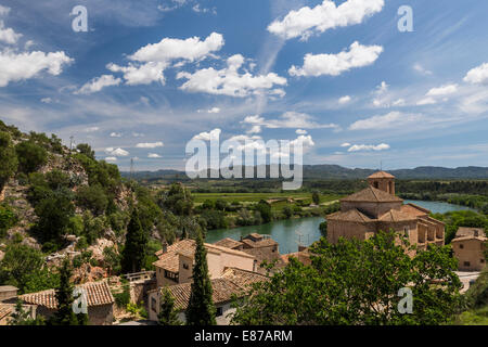 Il fiume Ebro in tutta Miravet, Catalogna, Spagna Foto Stock