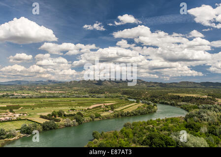 Il fiume Ebro in tutta Miravet, Catalogna, Spagna Foto Stock