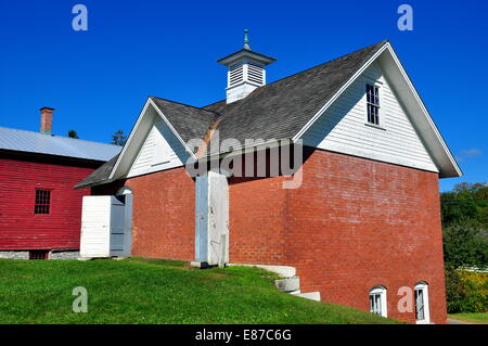 Hancock, Massachusetts: Gli Shakers ghiaccio immagazzinata raccolte da Richmond stagno nel 1894 Ice House nello storico villaggio di scuotitore* Foto Stock