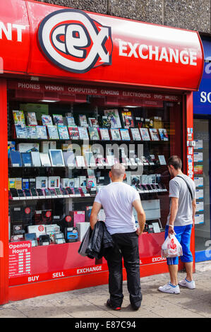 Entertainment Cex Exchange store su legno verde High Road, Londra England Regno Unito Regno Unito Foto Stock