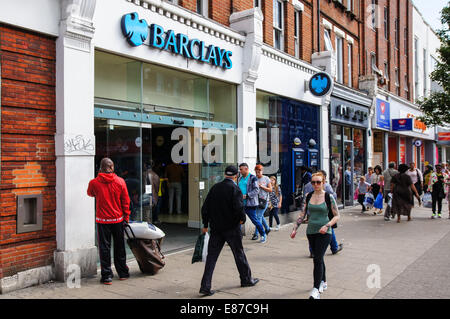 Barclays Bank branch su legno verde High Road, Londra England Regno Unito Regno Unito Foto Stock