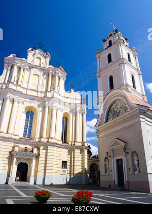 Vista dell'università di Vilnius cortile, in Senamiestyje/Città Vecchia di Vilnius, Lituania Foto Stock