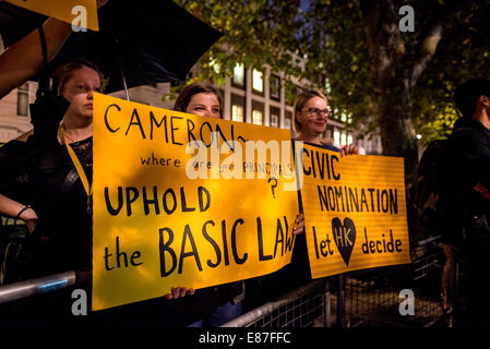 Londra, Regno Unito. 1 Ottobre, 2014. Hong Kong protesta al di fuori dell'Ambasciata cinese a Londra Credito: Velar concedere/Alamy Live News Foto Stock