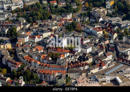 Vista aerea, il centro storico con Erlöserkirche, Chiesa del Redentore, la piazza del mercato, anulare formato medievale, Lüdenscheid Foto Stock