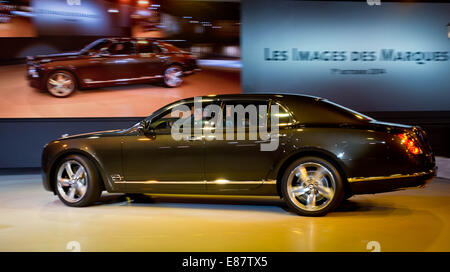 Parigi, Francia. 1 Ott 2014. La nuova Bentley Mulsanne velocità è presentato durante il Gruppo Volkswagen la notte prima del Motor Show di Parigi (Mondial de l'Automobile) a Parigi, Francia, 1 ottobre 2014. Il Motor Show di Parigi, che ha luogo ogni anno, va dal 4 fino al 19 Ottobre. Foto: Daniel Karmann/dpa/Alamy Live News Foto Stock