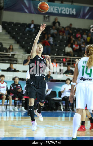 Ankara, Turchia. Il 30 settembre, 2014. Mika Kurihara (JPN) Basket : 2014 FIBA Campionato Mondiale per il gruppo di donne una corrispondenza tra il Brasile 79-56 Giappone a Ankara Arena di Ankara, Turchia . Credito: Takahisa Hirano/AFLO/Alamy Live News Foto Stock