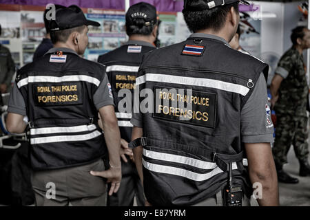 Ufficiale forense. Ufficiali forensi della polizia thailandese. Thailandia S. E. Asia Foto Stock