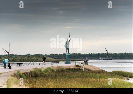 La statua di Bryhtnoth sulla passeggiata a piedi in Maldon Essex. Foto Stock