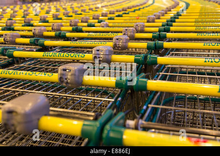 Morrisons supermercato carrelli di shopping Foto Stock