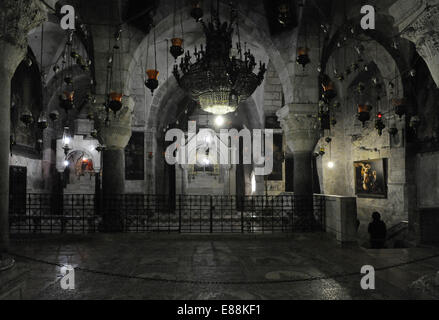 Israele. Gerusalemme. Basilica del Santo Sepolcro. Cappella di Sant'Elena.del XII secolo. Armenia chiesa. Stile crociato all'interno. Foto Stock