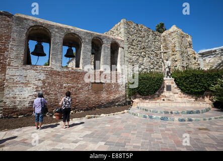 La parete di campana, la Missione di San Juan Capistrano, la città di San Juan Capistrano, Orange County, California Foto Stock