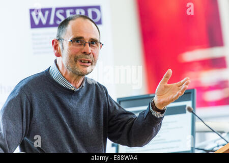 Karel Williams, professore di contabilità e di economia politica, Manchester Business School & Direttore, Centro di ricerca in campo socio Foto Stock