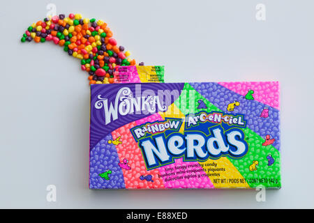 Una scatola di Rainbow Nerds candy, attualmente venduti da Nestlé sotto la loro Willy Wonka Candy brand aziendale. Foto Stock
