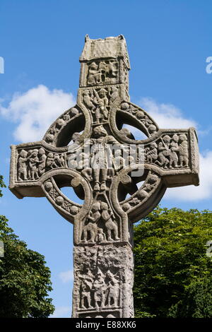 Croce Ovest, Monasterboice, nella contea di Louth, Repubblica di Irlanda, Europa Foto Stock