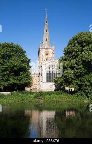 Chiesa della Santa Trinità, Shakespeare luogo di sepoltura, sul fiume Avon, Stratford-upon-Avon, Warwickshire, Inghilterra, Regno Unito Foto Stock