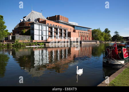 Lo Swan Theatre e Royal Shakespeare Theatre sul fiume Avon, Stratford-upon-Avon, Warwickshire, Inghilterra, Regno Unito, Europa Foto Stock